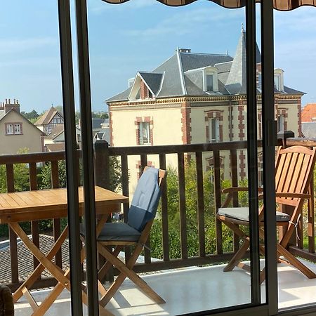 Hyper Centre - 2 Pieces Tout Confort - Terrasse - Ascenseur - Cabourg Esterno foto