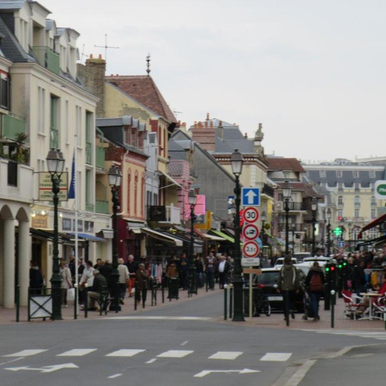 Hyper Centre - 2 Pieces Tout Confort - Terrasse - Ascenseur - Cabourg Esterno foto